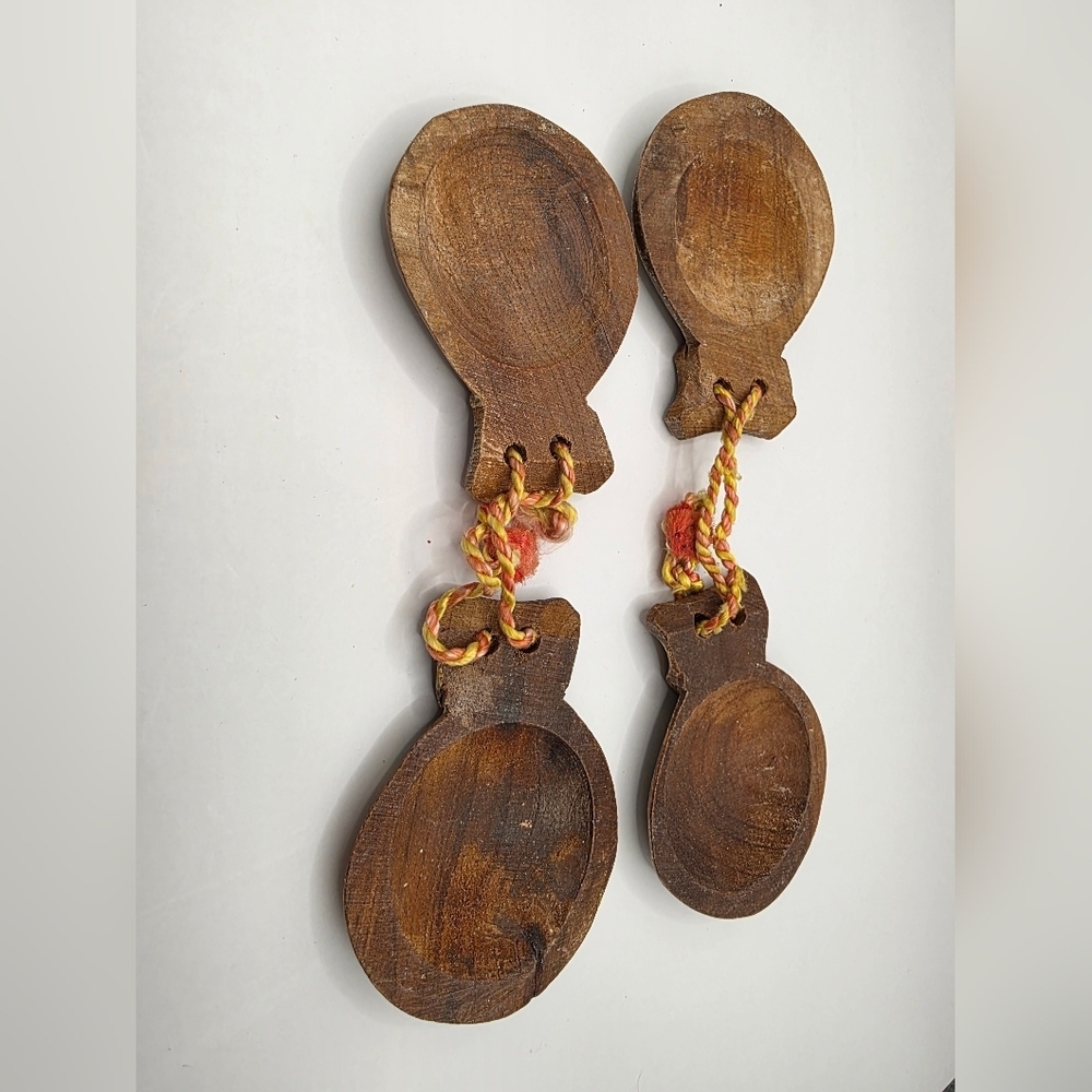 Wooden Castanets with Rope - Picture 2 of 15